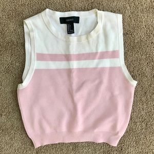 Adorable pastel pink & white crop top 💗